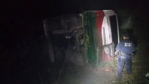 Murieron tres pasajeros de omnibus que era conducido con exceso de velocidad en Teziutlán