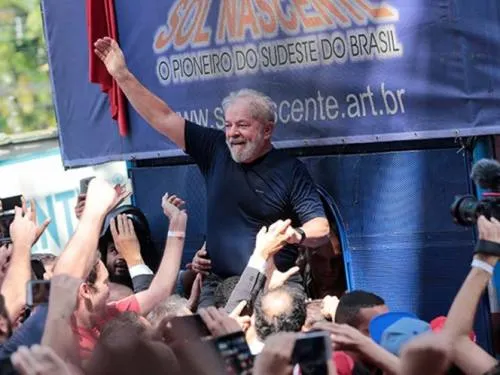 Lula da Silva encabeza en encuesta electoral