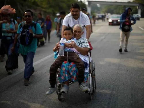 Migrantes forman ‘familias falsas’ para cruzar a EU