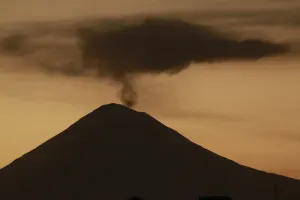 Continúa actividad del Popocatépetl