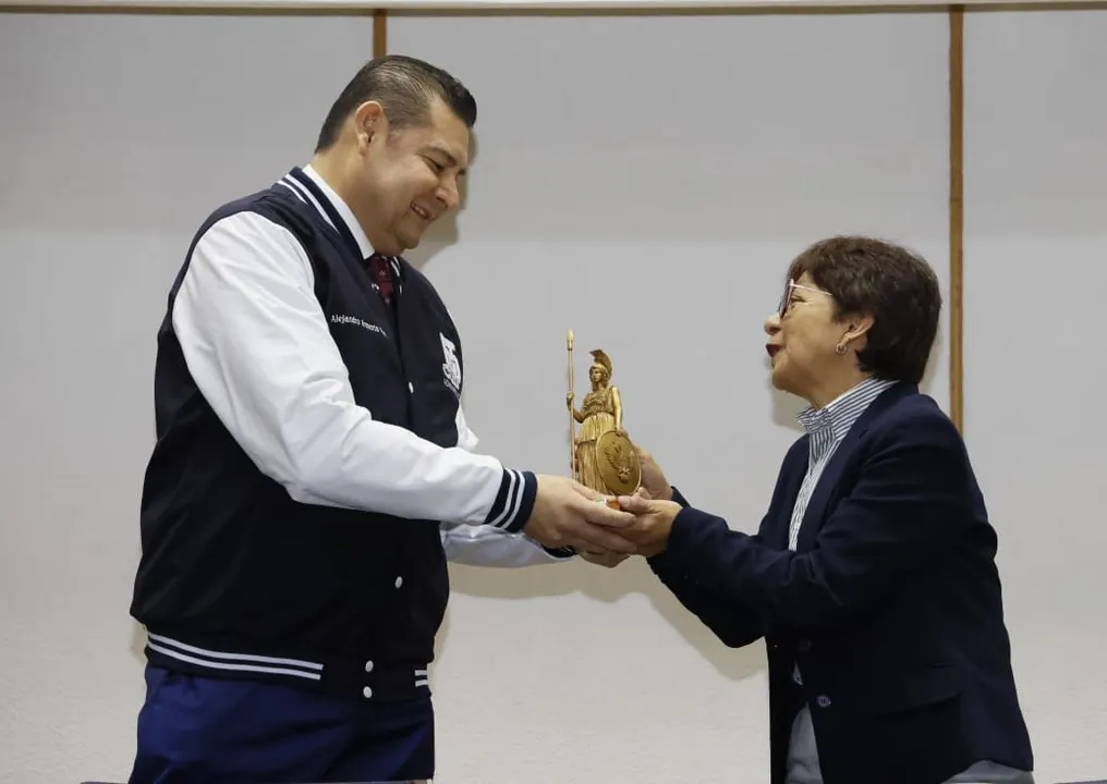 Alejandro Armenta Presea Minerva Buap