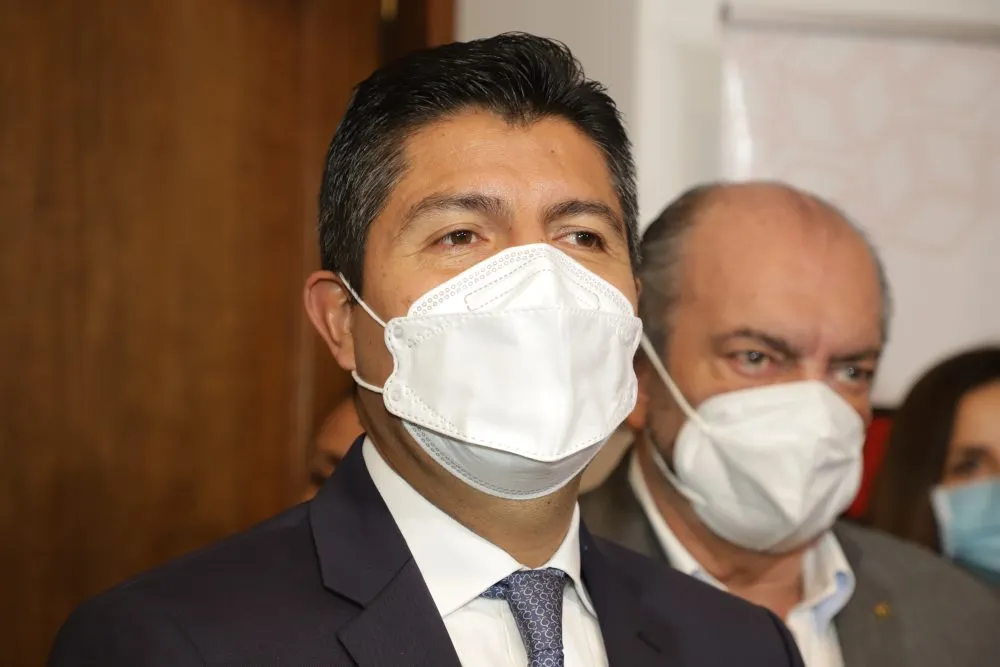Aprueba Cabildo poblano que Eduardo Rivera rinda protesta en Centro Expositor