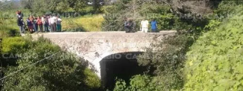 Mujer cae a un barranco tras ser atropellada en San Salvador El Verde