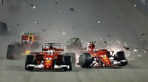 Caótico inicio favorece triunfo de Hamilton; Vettel se estrella