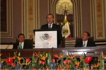 Acude Ejecutivo del Estado al Congreso para entregar Primer Informe de Gobierno
