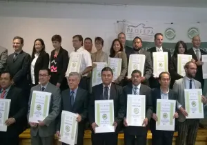 Recibe Granjas Carroll certificación como Industria Limpia de PROFEPA
