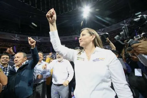Felicitan a Martha Erika Alonso por su triunfo en la elección