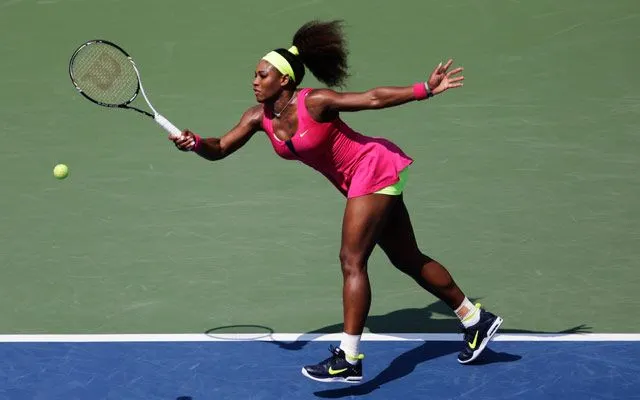 Serena Williams arrolla a Ekaterina Makarova