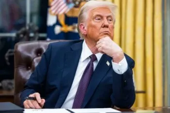 Trump amenaza con bombardear Omán mientras se hunden las negociaciones con Irán