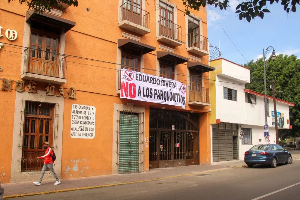 Vecinos y comerciantes de El Carmen se manifiestan en contra de los parquímetros