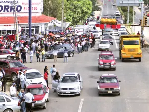 Notifica SEP despidos a mil 239 maestros de Oaxaca