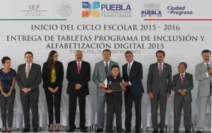 Puebla seguirá en primeros lugares en materia educativa: RMV