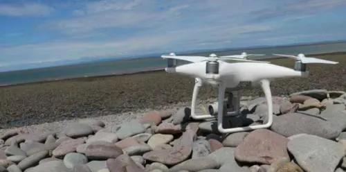 Drones con inteligencia artificial ayudan a limpiar la basura de los océanos