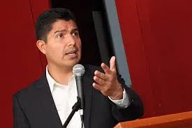 Eduardo Rivera acusa persecución por procedimiento iniciado en su contra