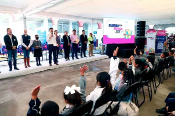 Entrega Ayuntamiento de Puebla 10 mil kits de útiles escolares en juntas auxiliares