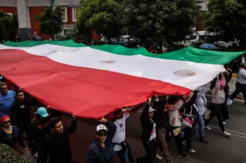 Trabajadores del Poder Judicial bloquean bulevar 5 de Mayo