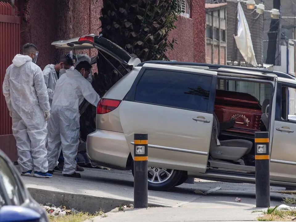 CIUDAD DE MÉXICO, 20ENERO2021.- Pacientes que presentan síntomas de covid-19 acuden al Triage Respiratorio del Hospital General la Villa para recibir atención. Los Hospitales de la capital del país continúan presentando  del 80 al 90 por ciento en ocupación del total de camas disponibles para la atención de SARS-CoV-2.
FOTO: MARIO JASSO/CUARTOSCURO.COM
