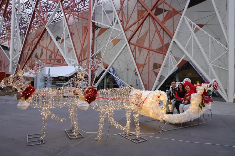 Familias poblanas conviven con paz y alegría en el Festival Navideño 2025