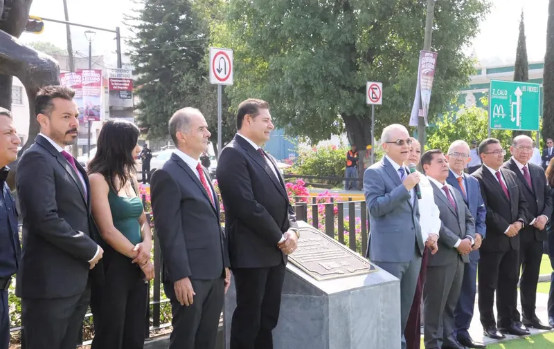 Inauguran rehabilitación del Arco de Loreto y escultura de Ignacio Zaragoza en Puebla
