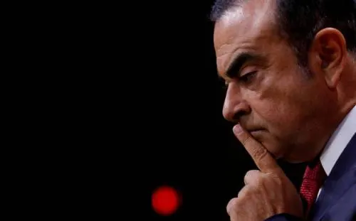 Renault mantiene a Carlos Ghosn como presidente pese a estar detenido