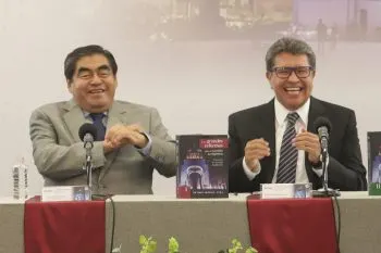 Dos Políticos Hablando de Política