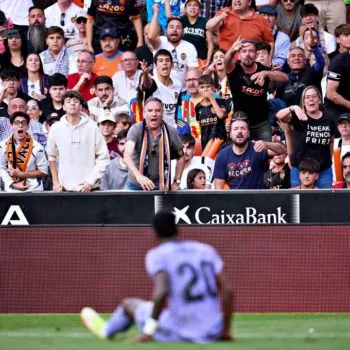 45 mil euros de multa para el Valencia luego de los gritos racistas de sus aficionados a Vinicius Jr