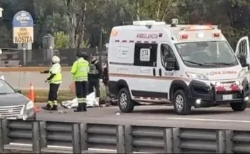 Muere motociclista tras derrapar y chocar en la autopista México-Puebla