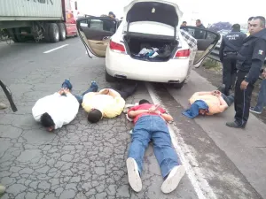 Detienen a cuatro en la México-Puebla