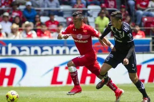 Toluca rescata empate con Monterrey y sigue de líder