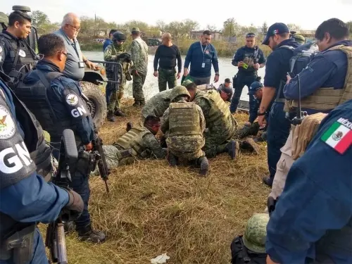 Vuelca vehículo de GN durante persecución y mueren cuatro militares