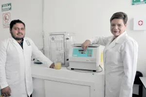 Estudiante BUAP diseña máquina que convierte aceite y pet en fuentes de energía
