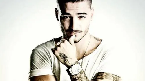 Captan a Maluma besándose con famosa actriz mexicana