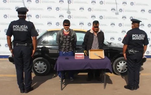 Detuvo policía municipal de Puebla a dos probables asaltantes de transeúnte