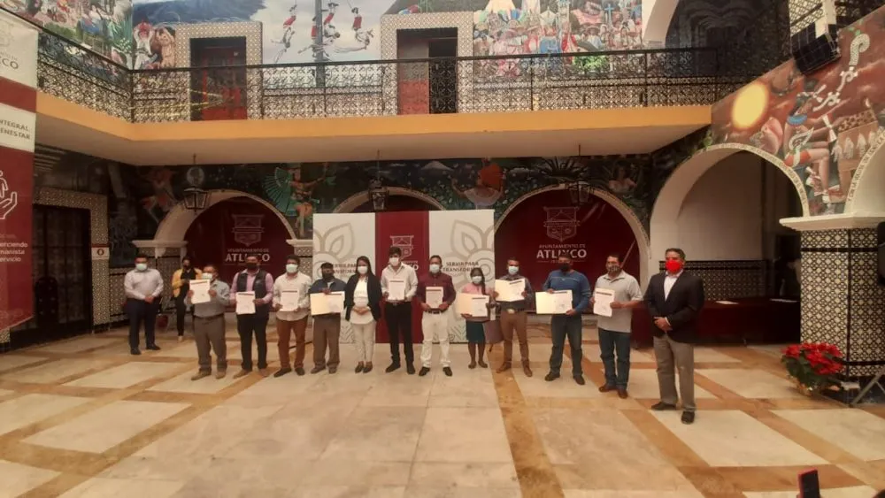 Ayuntamiento de Atlixco entrega constancias de mayoría a autoridades auxiliares electas