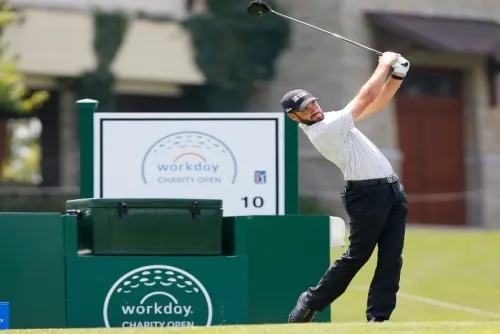 Tres golfistas que dieron positivo por coronavirus juegan juntos torneo PGA