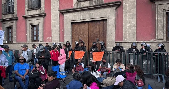 CNTE tomó accesos a Palacio Nacional; Sheinbaum asegura que hay diálogo permanente