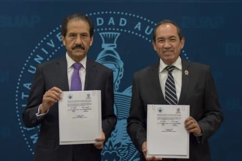 Firma BUAP convenio con Canaco Puebla