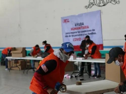 Familias de escasos recursos reciben despensas y kits en Hidalgo