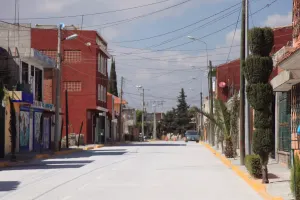 Eduardo Rivera entrega calle en la colonia El Pinal
