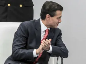 Peña Nieto rinde homenaje a mexicanas fallecidas en París