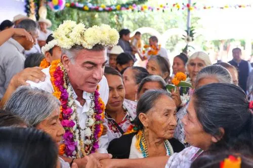 Tony Gali fomenta tradiciones mexicanas