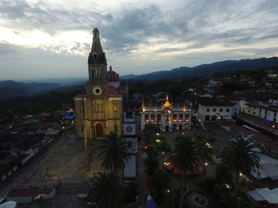 Invitan a recorrer patrimonio de Cuetzalan en caminata segura y enfocada en el bienestar