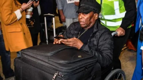 Pelé está deprimido por su salud, según el hijo