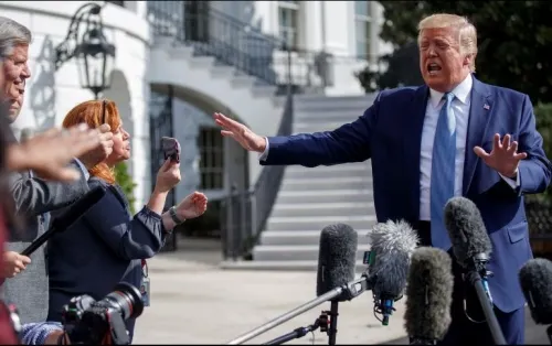 Trump dice que aún no sabe si cooperará con el Congreso en juicio político