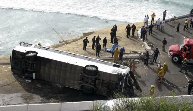 Vuelca camión con 15 federales asignados a la vigilancia del G20