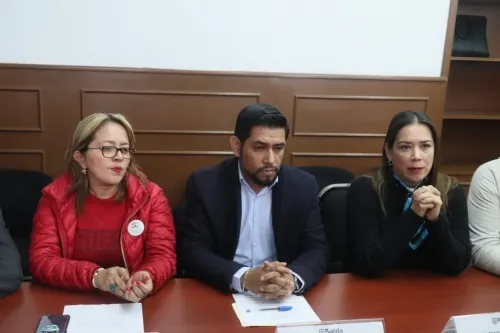 Regidores de Morena se suman a Mario Delgado