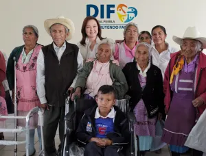 DIF municipal entrega apoyos en Azumiatla