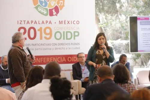 Rivera Vivanco expone en conferencia a favor de la participación ciudadana