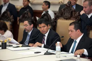 A pesar de descalificaciones, candidatos deberán priorizar ideas en debate: Rivera