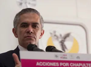 Cambia Mancera primeras piezas de su gabinete